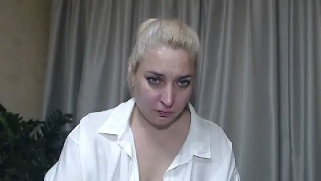 Snapshot of sweetpussy13 chatting on September 9, 2025, 5:29 am sweetpussy13 online show from September 9, 2025, 5:29 am