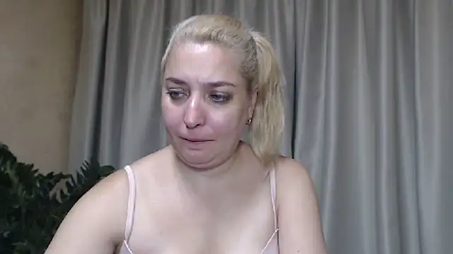 Snapshot of sweetpussy13 chatting on September 10, 2025, 5:07 am sweetpussy13 online show from September 10, 2025, 5:07 am