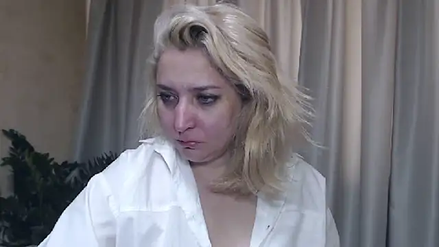 Snapshot of sweetpussy13 chatting on September 14, 2025, 6:01 am sweetpussy13 online show from September 14, 2025, 6:01 am