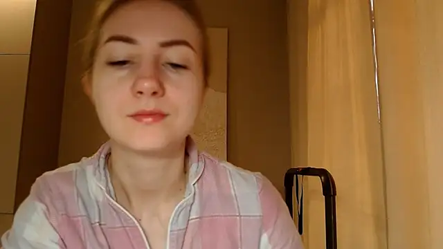 Snapshot of BluueSilk chatting on January 8, 2025, 7:34 am BluueSilk online show from January 8, 2025, 7:34 am