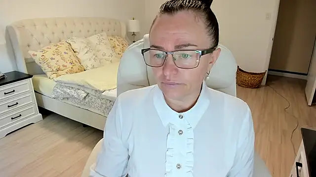 Snapshot of Vika73 chatting on September 12, 2025, 12:38 pm Vika73 online show from September 12, 2025, 12:38 pm