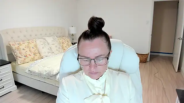 Snapshot of Vika73 chatting on September 15, 2025, 1:00 pm Vika73 online show from September 15, 2025, 1:00 pm