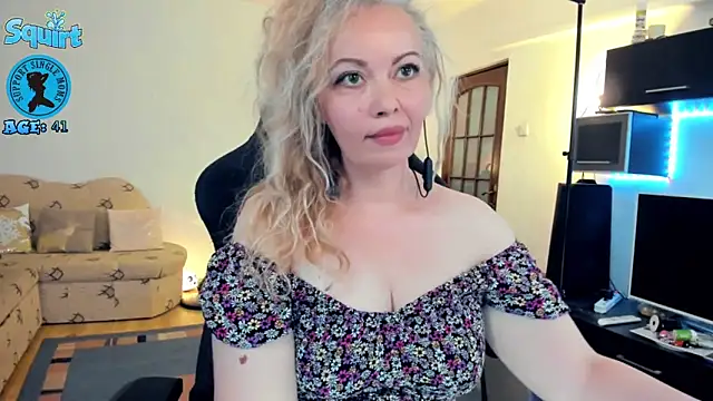 Snapshot of WhitneyLynn chatting on September 10, 2025, 9:48 pm WhitneyLynn online show from September 10, 2025, 9:48 pm