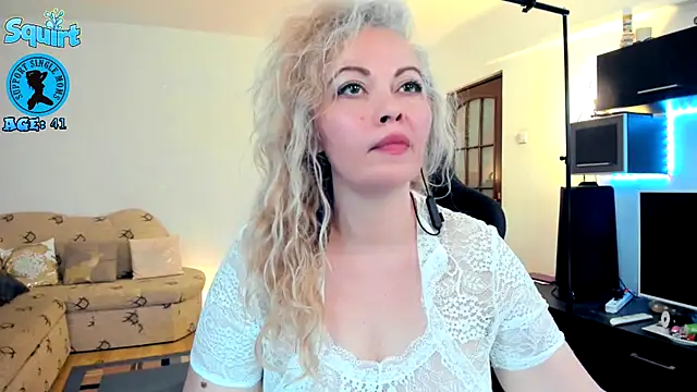 Snapshot of WhitneyLynn chatting on September 13, 2025, 8:52 pm WhitneyLynn online show from September 13, 2025, 8:52 pm