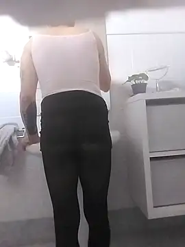 Snapshot of Elodie76 chatting on September 12, 2025, 1:00 pm Elodie76 online show from September 12, 2025, 1:00 pm