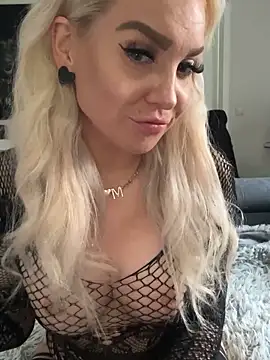 Snapshot of MIA-XXX chatting on October 7, 2025, 12:46 pm MIA-XXX online show from October 7, 2025, 12:46 pm