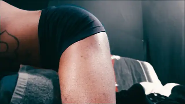 Snapshot of iBreakHeartz chatting on December 6, 2024, 5:33 pm iBreakHeartz online show from December 6, 2024, 5:33 pm