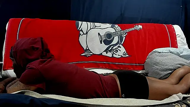 Snapshot of iBreakHeartz chatting on December 9, 2024, 4:05 pm iBreakHeartz online show from December 9, 2024, 4:05 pm