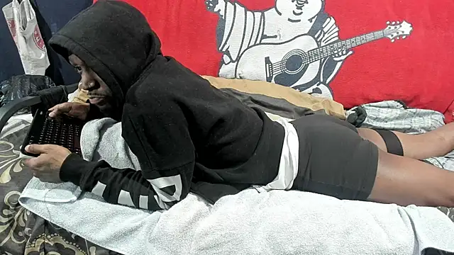 Snapshot of iBreakHeartz chatting on December 26, 2024, 2:27 pm iBreakHeartz online show from December 26, 2024, 2:27 pm