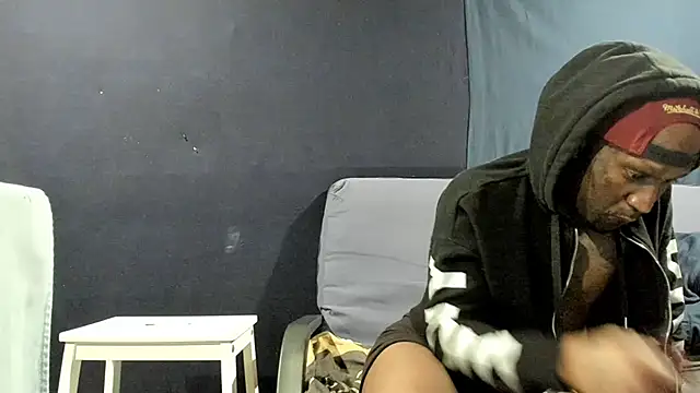 Snapshot of iBreakHeartz chatting on January 2, 2025, 3:05 am iBreakHeartz online show from January 2, 2025, 3:05 am