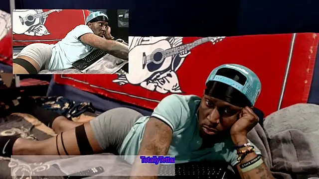 Snapshot of iBreakHeartz chatting on January 16, 2025, 6:35 am iBreakHeartz online show from January 16, 2025, 6:35 am