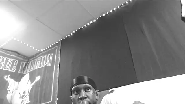 Snapshot of iBreakHeartz chatting on September 21, 2025, 2:46 am iBreakHeartz online show from September 21, 2025, 2:46 am