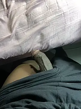 Snapshot of Curvy_conda chatting on March 14, 2025, 1:27 am Curvy conda online show from March 14, 2025, 1:27 am