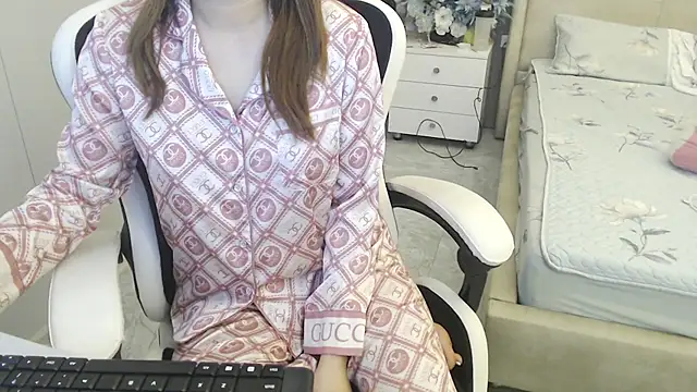 Snapshot of Hanako_love chatting on March 1, 2025, 3:32 am Hanako love online show from March 1, 2025, 3:32 am