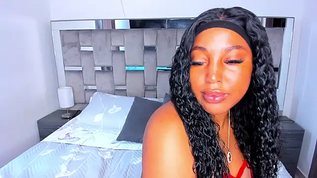 Snapshot of Cammiila chatting on February 5, 2025, 4:14 pm Cammiila online show from February 5, 2025, 4:14 pm