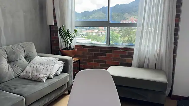 Snapshot of illaroom chatting on March 18, 2025, 5:21 pm illaroom online show from March 18, 2025, 5:21 pm