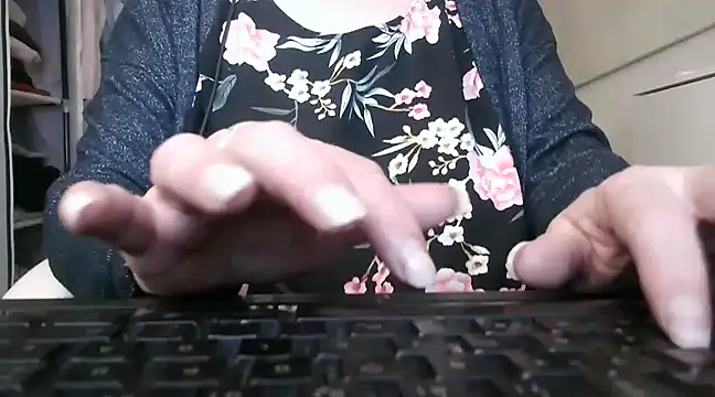 heidi60 online show from February 24, 2025, 8:27 am