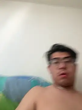 Snapshot of Moisesgtz04 chatting on October 17, 2025, 1:35 pm Moisesgtz04 online show from October 17, 2025, 1:35 pm