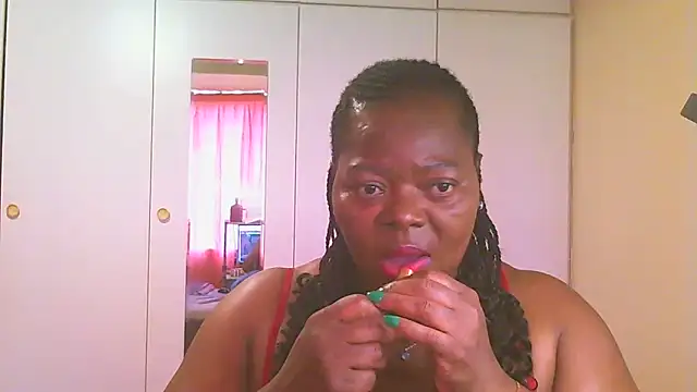 Snapshot of MatureBoobsDiva chatting on January 2, 2025, 8:39 am MatureBoobsDiva online show from January 2, 2025, 8:39 am