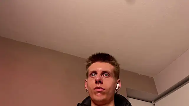 Snapshot of vladdymeow chatting on January 16, 2025, 1:27 am vladdymeow online show from January 16, 2025, 1:27 am