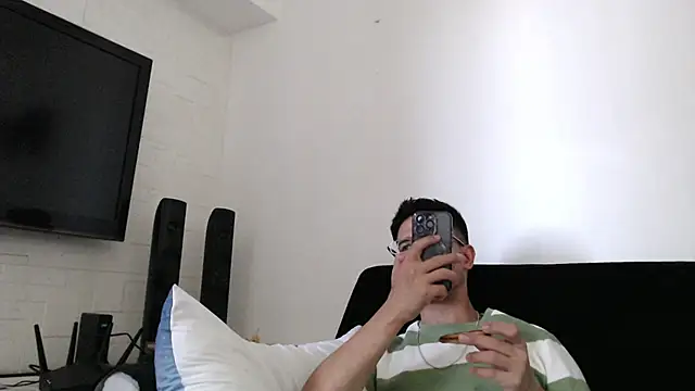 Snapshot of SebastianReiss chatting on March 14, 2025, 3:59 am SebastianReiss online show from March 14, 2025, 3:59 am