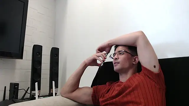 Snapshot of SebastianReiss chatting on March 19, 2025, 7:51 am SebastianReiss online show from March 19, 2025, 7:51 am