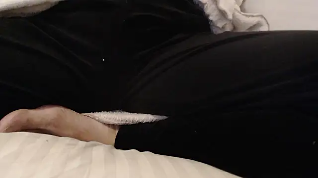 Snapshot of larawet chatting on December 5, 2024, 8:44 pm larawet online show from December 5, 2024, 8:44 pm