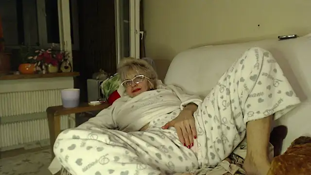 Snapshot of larawet chatting on March 8, 2025, 11:07 pm larawet online show from March 8, 2025, 11:07 pm