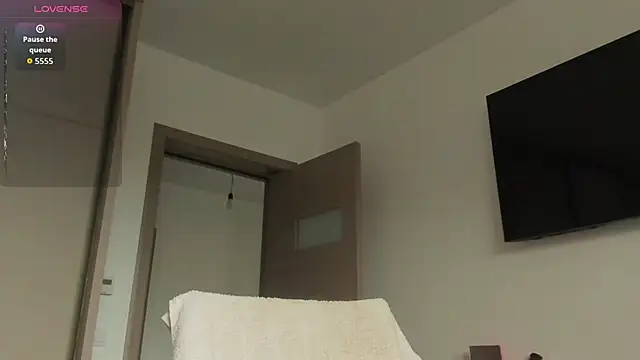 Snapshot of AmiraRosse chatting on November 11, 2025, 6:24 am AmiraRosse online show from November 11, 2025, 6:24 am