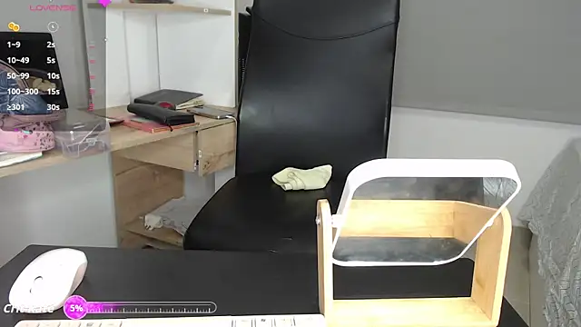 Snapshot of BriannaLorens chatting on November 1, 2025, 2:08 pm BriannaLorens online show from November 1, 2025, 2:08 pm