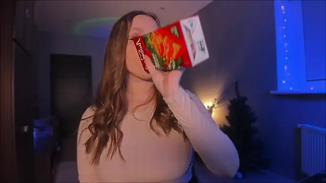 Snapshot of Rachel_Ro chatting on December 19, 2024, 1:18 am Rachel Ro online show from December 19, 2024, 1:18 am