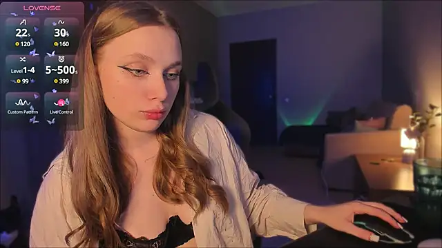 Snapshot of Rachel_Ro chatting on December 20, 2024, 6:40 am Rachel Ro online show from December 20, 2024, 6:40 am