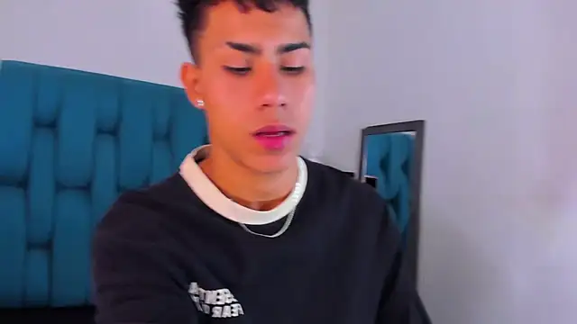 Snapshot of AlanNaughty chatting on December 1, 2024, 8:53 pm AlanNaughty online show from December 1, 2024, 8:53 pm