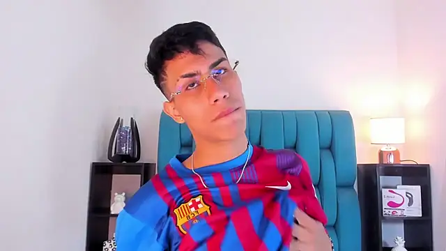 Snapshot of AlanNaughty chatting on January 21, 2025, 11:03 am AlanNaughty online show from January 21, 2025, 11:03 am