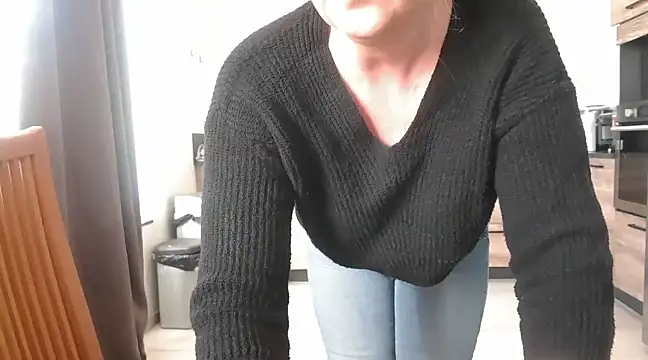 Snapshot of lilie69 chatting on February 14, 2025, 11:53 am lilie69 online show from February 14, 2025, 11:53 am