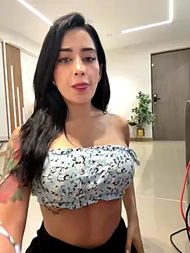 Snapshot of CATALINA_RESTREPO chatting on October 6, 2025, 1:25 am CATALINA RESTREPO online show from October 6, 2025, 1:25 am