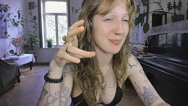 Snapshot of Miranda2_0 chatting on October 7, 2025, 6:43 am Miranda2 0 online show from October 7, 2025, 6:43 am