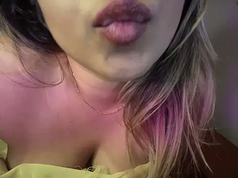 Snapshot of _neesha_414_ chatting on January 18, 2025, 9:02 pm  neesha 414  online show from January 18, 2025, 9:02 pm