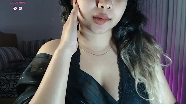 Snapshot of _neesha_414_ chatting on September 17, 2025, 5:47 pm  neesha 414  online show from September 17, 2025, 5:47 pm