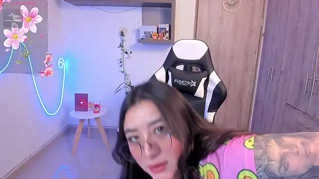 Snapshot of vaneelee chatting on February 12, 2025, 2:35 am vaneelee online show from February 12, 2025, 2:35 am