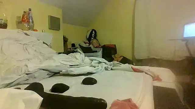 Snapshot of londonfuckwhore chatting on December 2, 2024, 4:31 am londonfuckwhore online show from December 2, 2024, 4:31 am