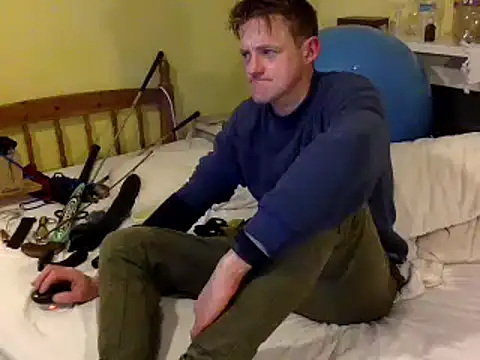 Snapshot of londonfuckwhore chatting on December 23, 2024, 2:24 am londonfuckwhore online show from December 23, 2024, 2:24 am