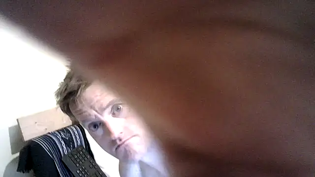 Snapshot of londonfuckwhore chatting on September 25, 2025, 12:14 am londonfuckwhore online show from September 25, 2025, 12:14 am