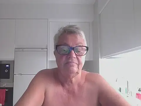 GrannyChrissy68 online show from October 12, 2025, 9:47 pm