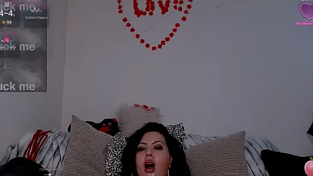 Snapshot of UrNaughtyGfMilf chatting on March 16, 2025, 8:10 am UrNaughtyGfMilf online show from March 16, 2025, 8:10 am