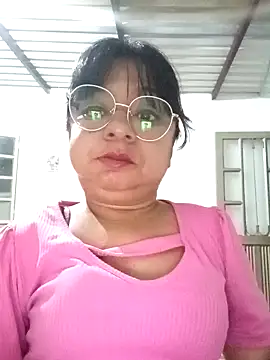 Snapshot of SARAWILLS chatting on February 6, 2025, 12:00 am SARAWILLS online show from February 6, 2025, 12:00 am
