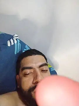 Snapshot of Aroon_Stonne chatting on November 6, 2025, 6:25 am Aroon Stonne online show from November 6, 2025, 6:25 am