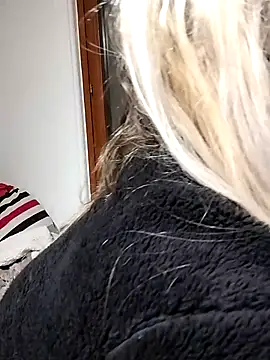 Snapshot of Mllesha74000 chatting on October 12, 2025, 6:18 pm Mllesha74000 online show from October 12, 2025, 6:18 pm