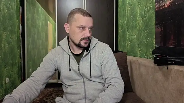 Snapshot of DanielOhCool chatting on October 2, 2025, 6:42 am DanielOhCool online show from October 2, 2025, 6:42 am