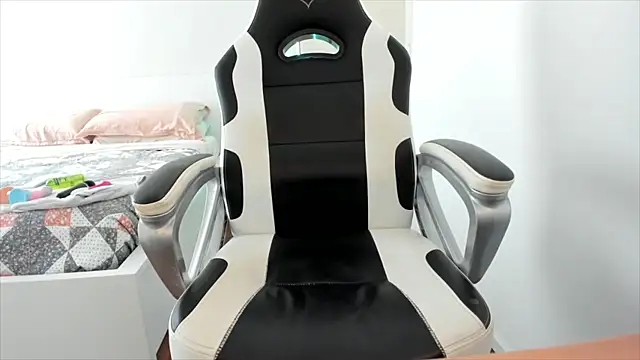 Snapshot of CallMeAngelica chatting on October 1, 2025, 9:04 am CallMeAngelica online show from October 1, 2025, 9:04 am